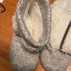 Muk Luks Gray and Cream Slipper Socks